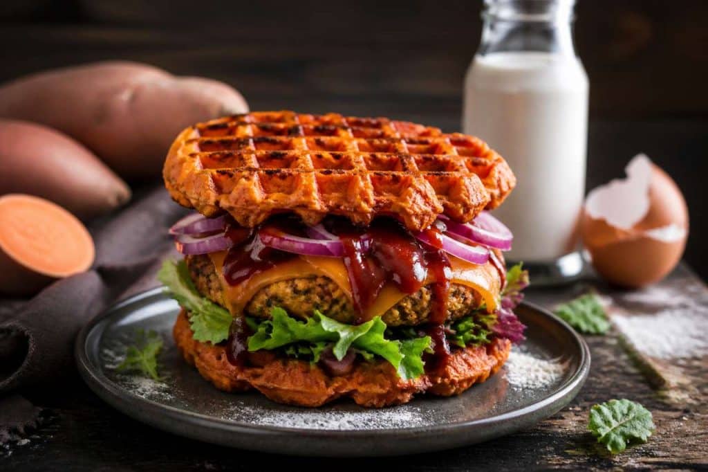 Burger aux gaufres de patate douce : gourmand et sain