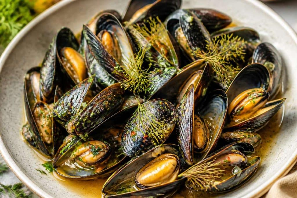 Moules de bouchot rôties au four et au fenouil sauvage