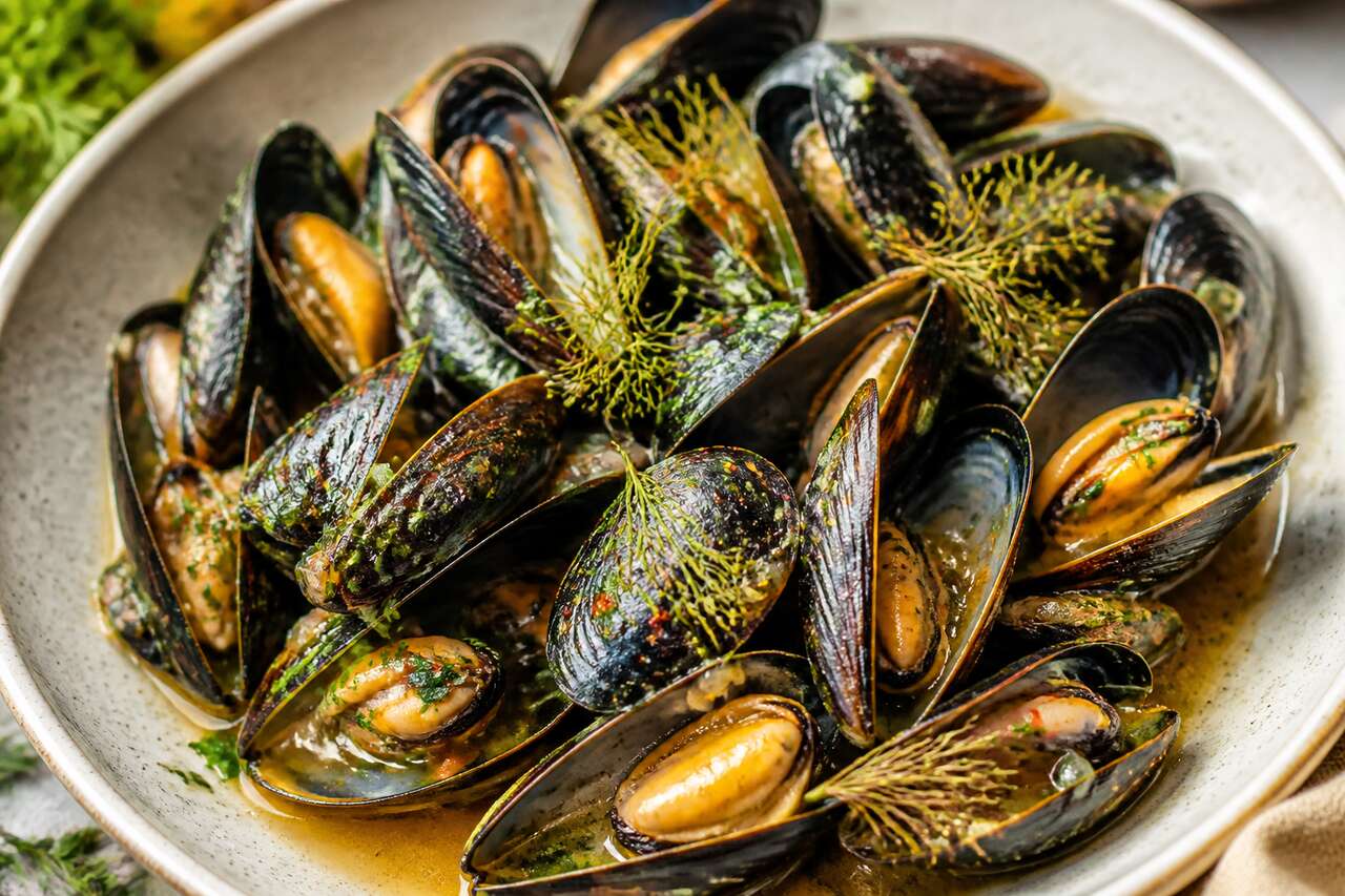 Moules de bouchot rôties au four et au fenouil sauvage