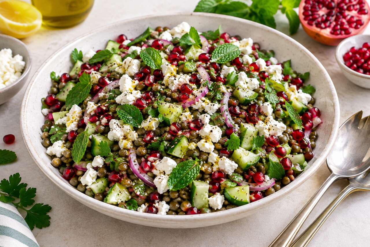 Salade de lentilles à la feta et grenade : fraîche et savoureuse